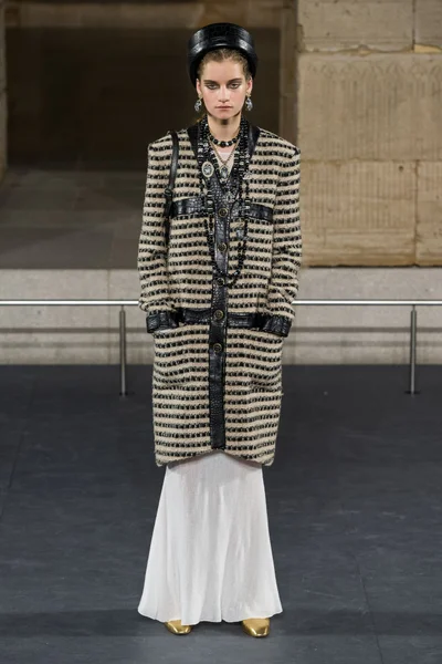 Look 11